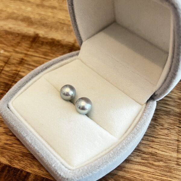 Earrings 6 (6mm)