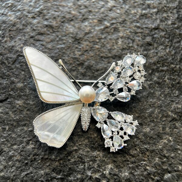 Brooch 4